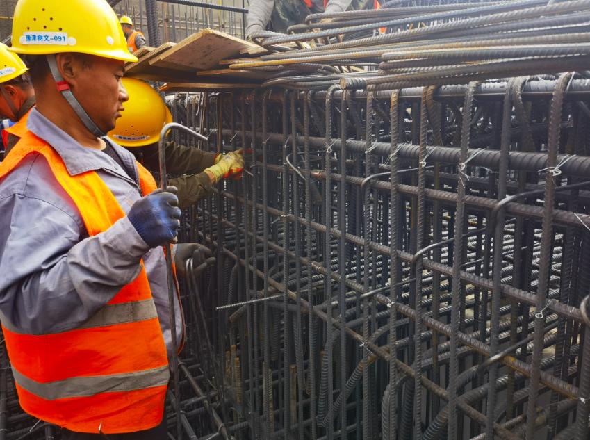 最新承建项目的争议，深度剖析与观点分享