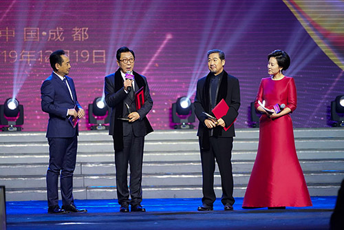 演员颁奖典礼,演员颁奖典礼，星光璀璨下的温暖瞬间