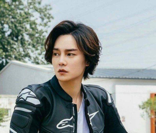 尹正,演员之路的闪耀之旅