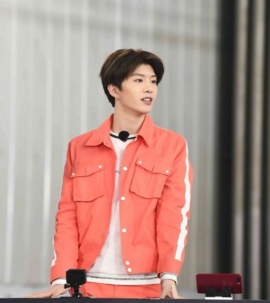 李晨阳光下的综艺日常,温馨日常的亮相