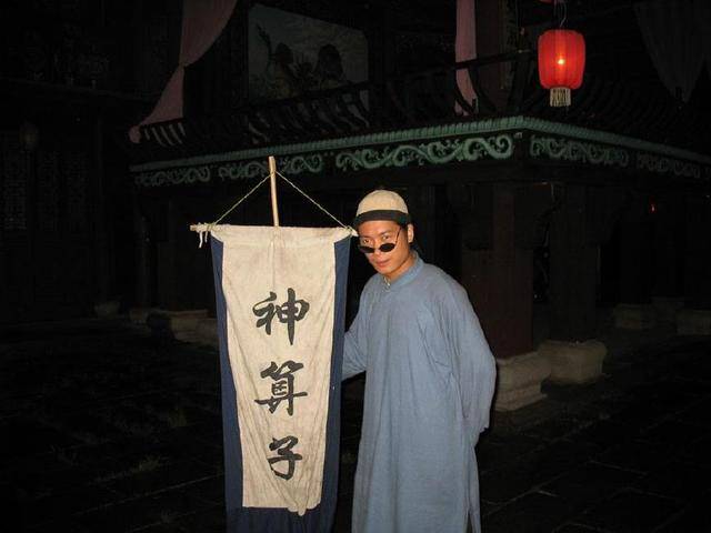 神算演员表揭秘,小巷神秘小店里的魅力演员群像!