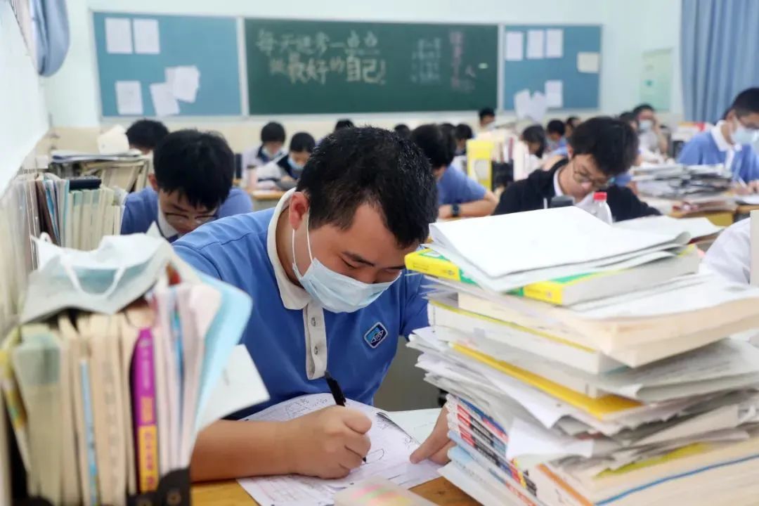 高考最新变化解析与小巷深处的特色小店探秘