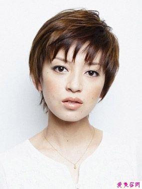 最新短发型女背后的温馨故事与发型变迁