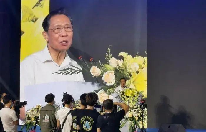 全球新冠疫情最新进展与挑战，最新疫情通告综述