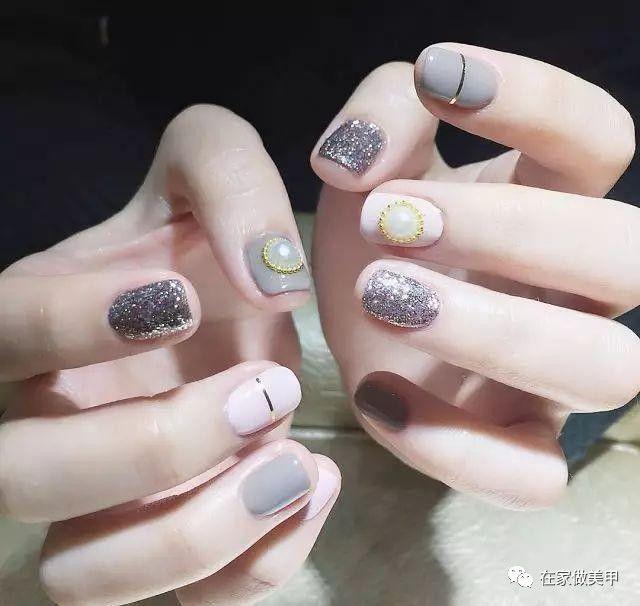 最新美甲流行趋势,让你瞬间成为时尚焦点!