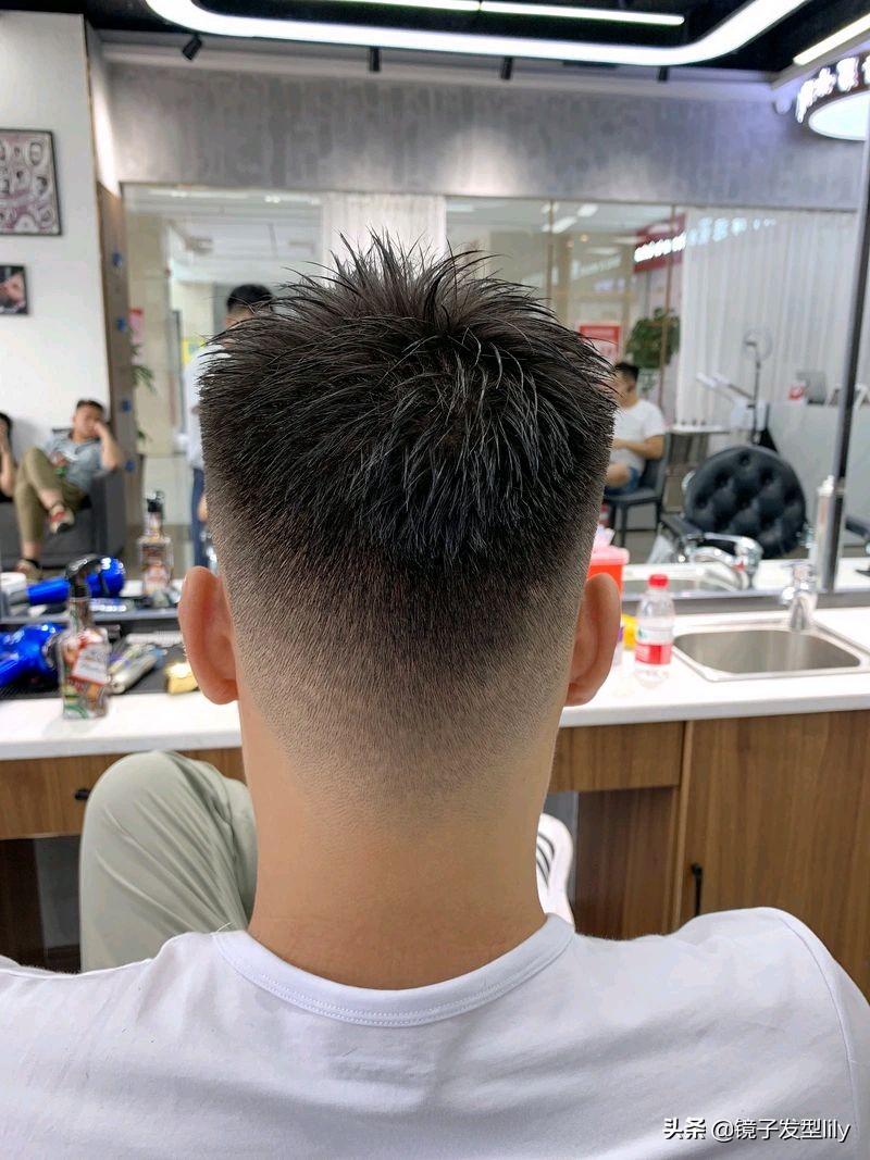 最新发型与自然美景的邂逅，寻找内心的平和之旅