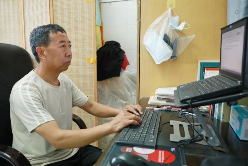 最新出版小说，变化中的学习之旅与自信魔法之旅的探险篇章