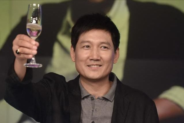 演员李崇霄偶遇小巷美食，隐秘风味的独特体验