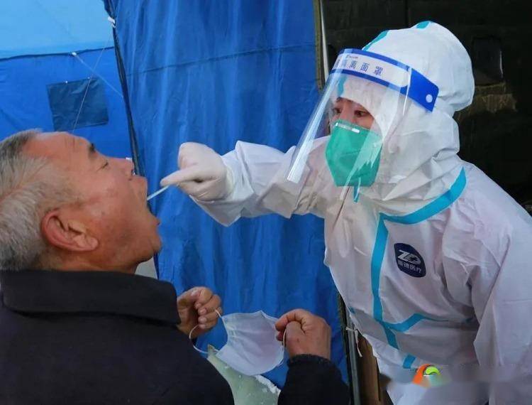 最新抗疫照片及其观点论述，一线抗疫的真实写照与反思