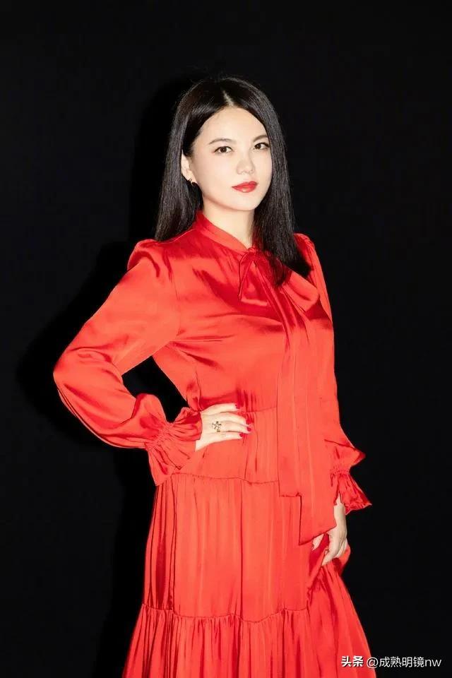 李湘最新写真——展现时尚魅力的璀璨瞬间