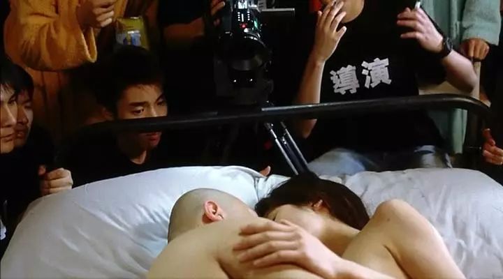 重磅推出，成人电影一级——高科技引领观影革命，体验未来般的观影体验