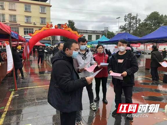 龙山县最新招工现象背后的观点探讨