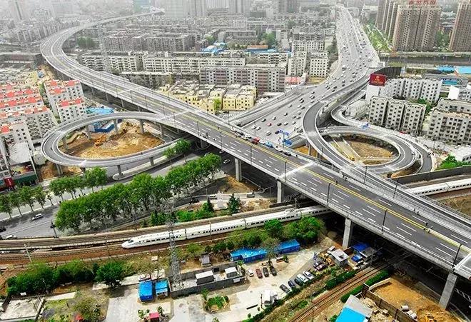 阜六铁路最新消息与小巷美食探秘