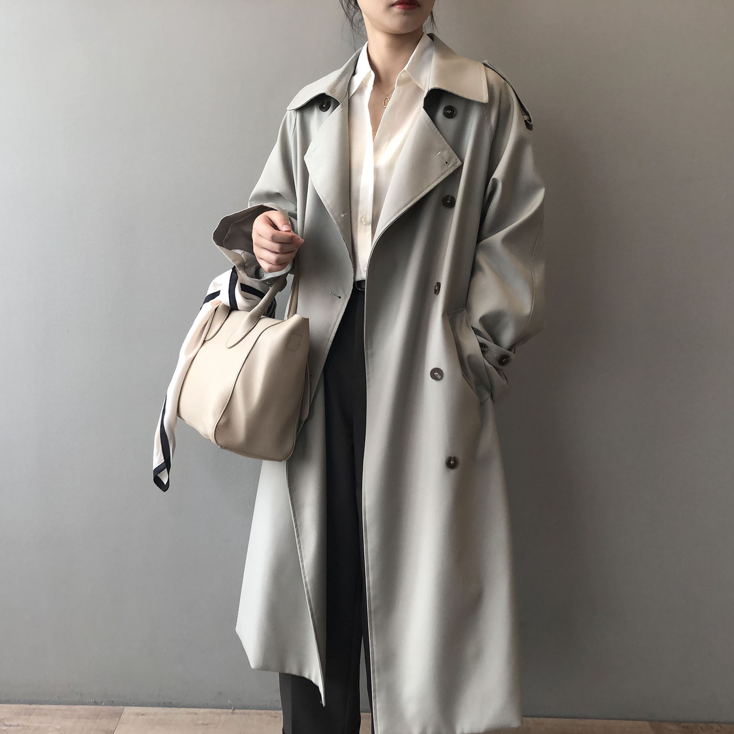 最新女风衣，时尚、自信与成长的标志