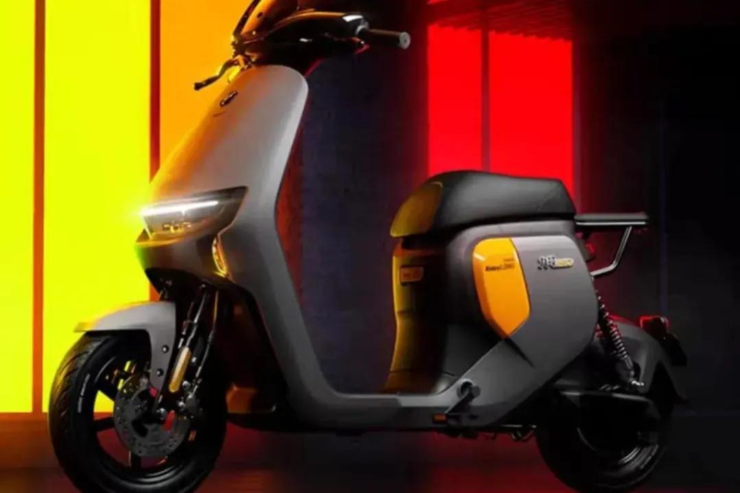 小牛最新款电动车,一路向前,自信闪耀