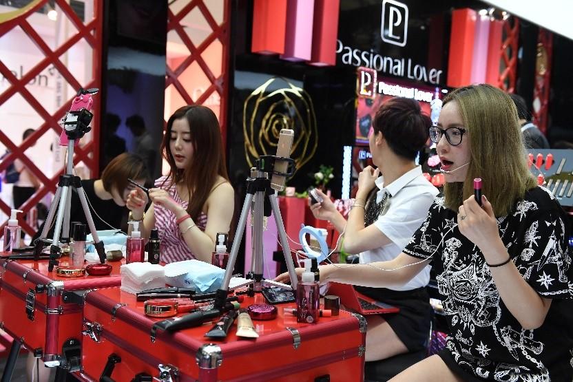 掌握潮流趋势的必备资讯，最新美妆资讯动态💄👑