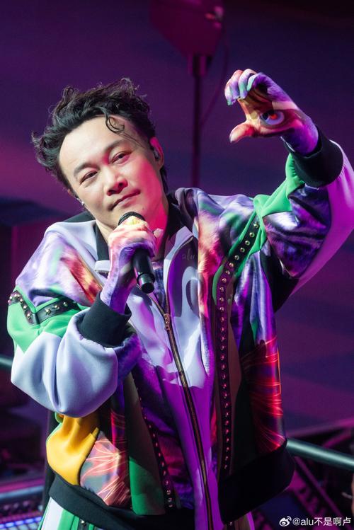 陈奕迅2025最新单曲，家的旋律与友情的和弦
