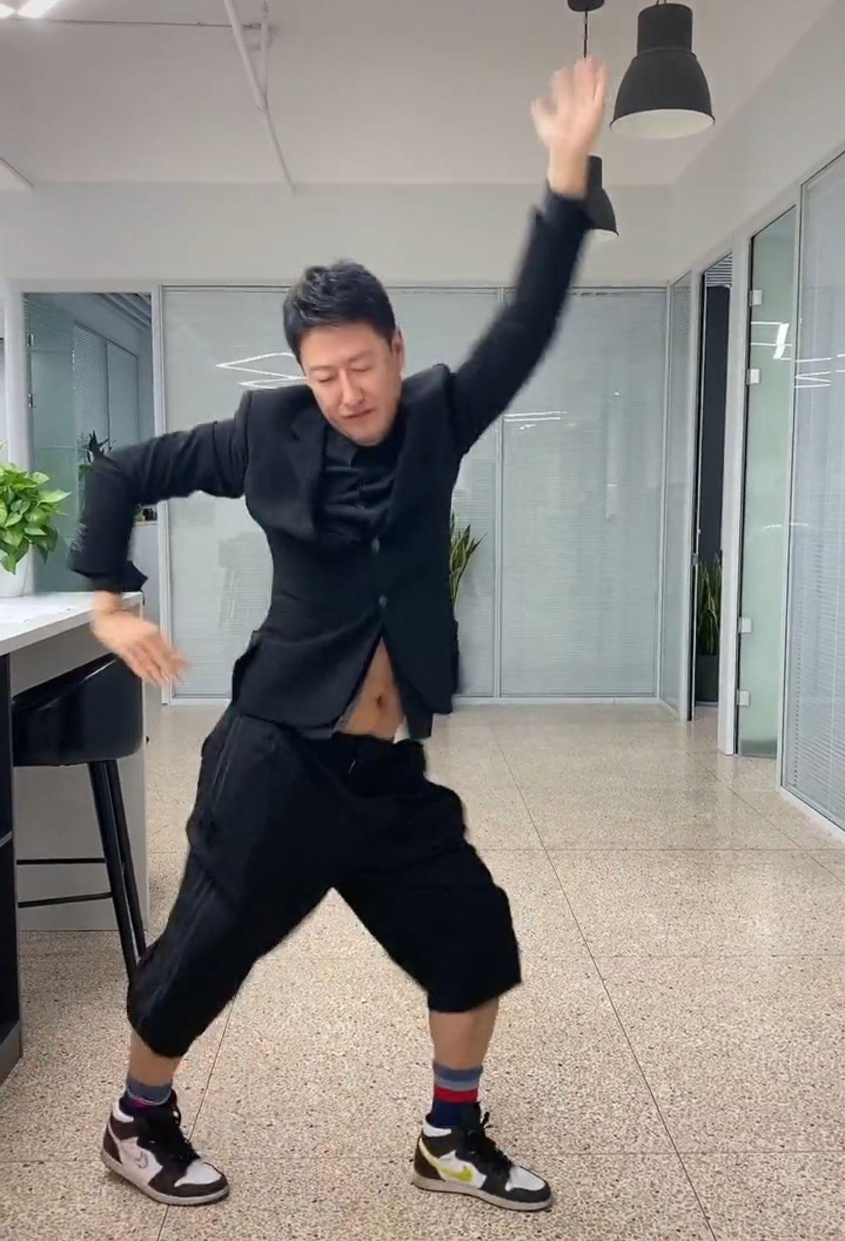 于震最新电视剧燃爆全网，热血剧情迎接夏日热潮！
