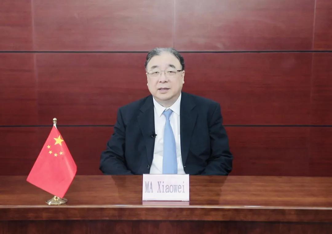 最新卫生部长，忙碌日常中的爱与陪伴的温馨故事