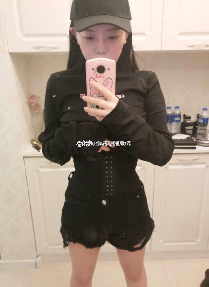 兮妹微博动态引发热议，社交媒体影响力与个人立场的探索